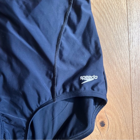 Speedo Women’s Swimsuit size 10 - Picture 4 of 8